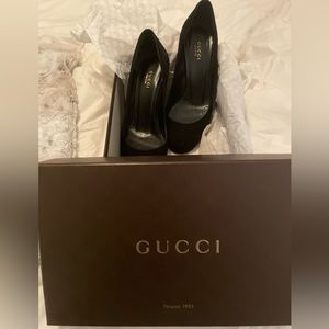 Gucci Black Suede pumps size 38.5